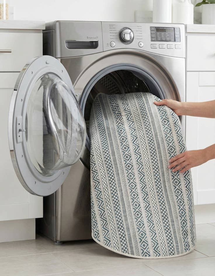 Detail image of 3' x 3'  Washable Striped Indoor / Outdoor Round Rug