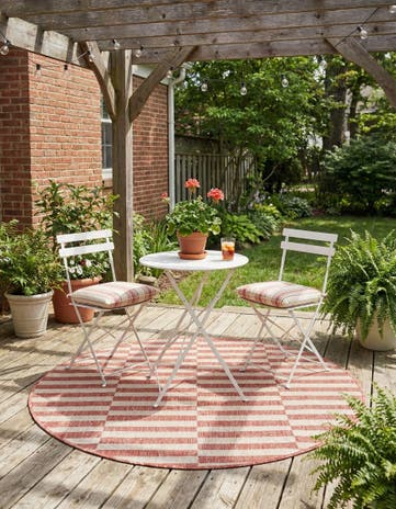 Rust Red Easy-Clean Striped Indoor / Outdoor Round Rug