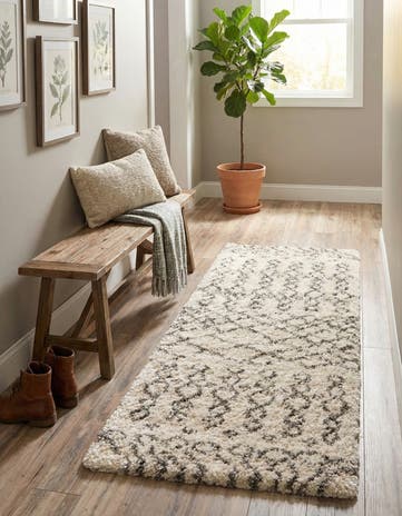 2' 7 x 10' Moroccan Shag Runner Rug