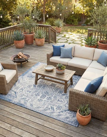 7' 10 x 7' 10 Easy-Clean Aztec Indoor / Outdoor Square Rug