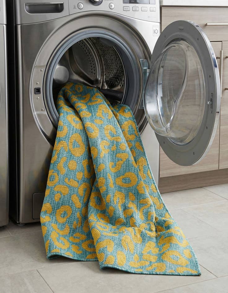 Detail image of  4' 2 x 4' 10  Washable Safari Indoor / Outdoor Rug