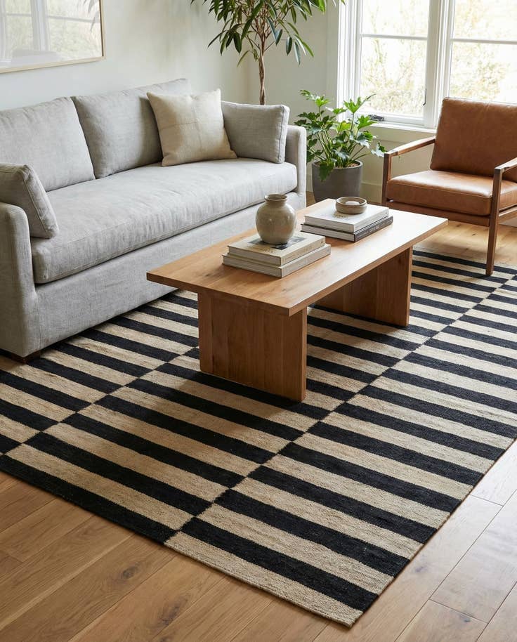 Detail image of 4' 3 x 5' 10 Hand Woven Kilim Modern Wool Rug