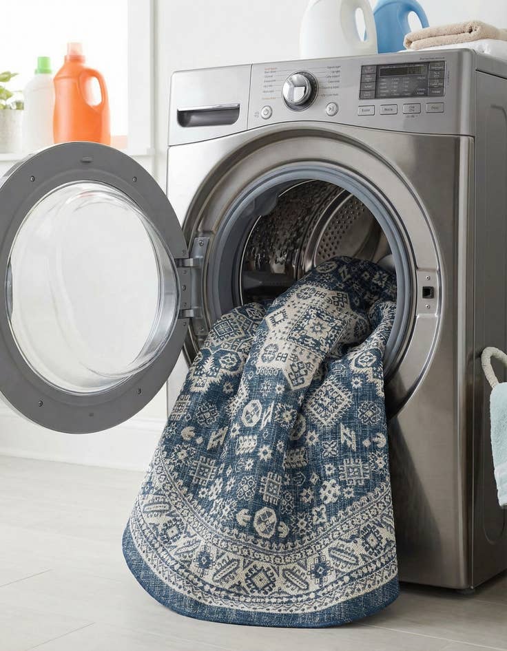 Detail image of  7' 10 x 7' 10  Washable Aztec Indoor / Outdoor Round Rug