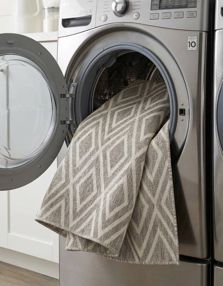 Detail image of  7' 10 x 7' 10  Washable Jill Zarin Turks and Caicos Indoor / Outdoor Square Rug