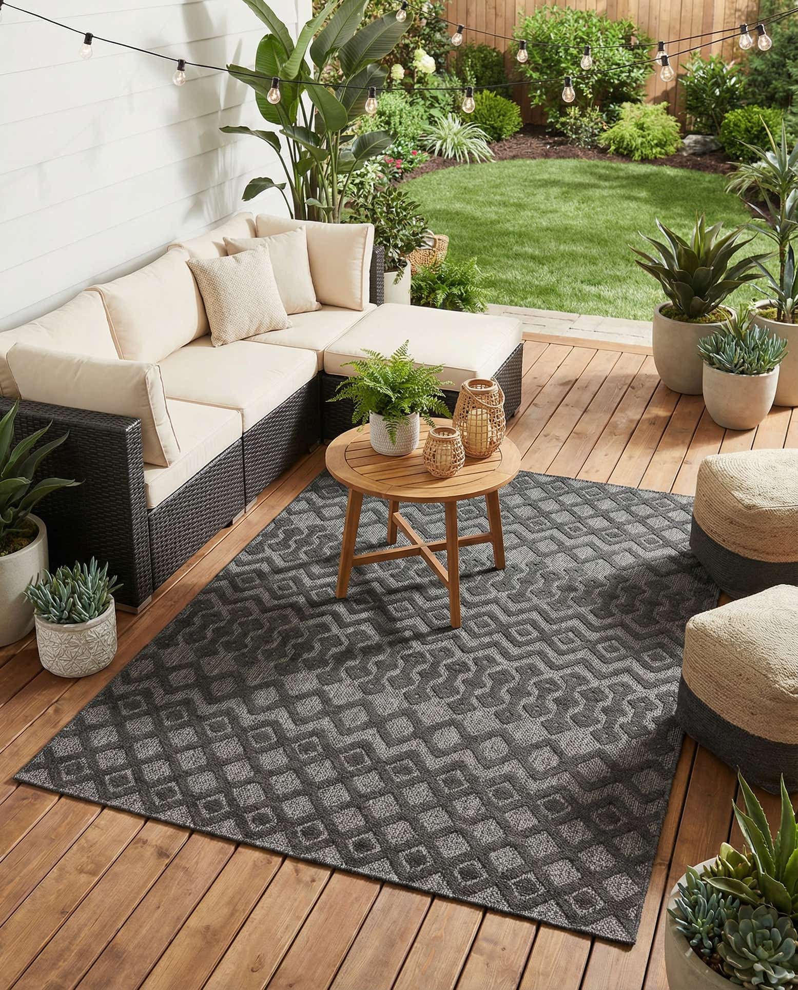 6' x 9' Easy-Clean Trellis Textured Indoor / Outdoor Rug