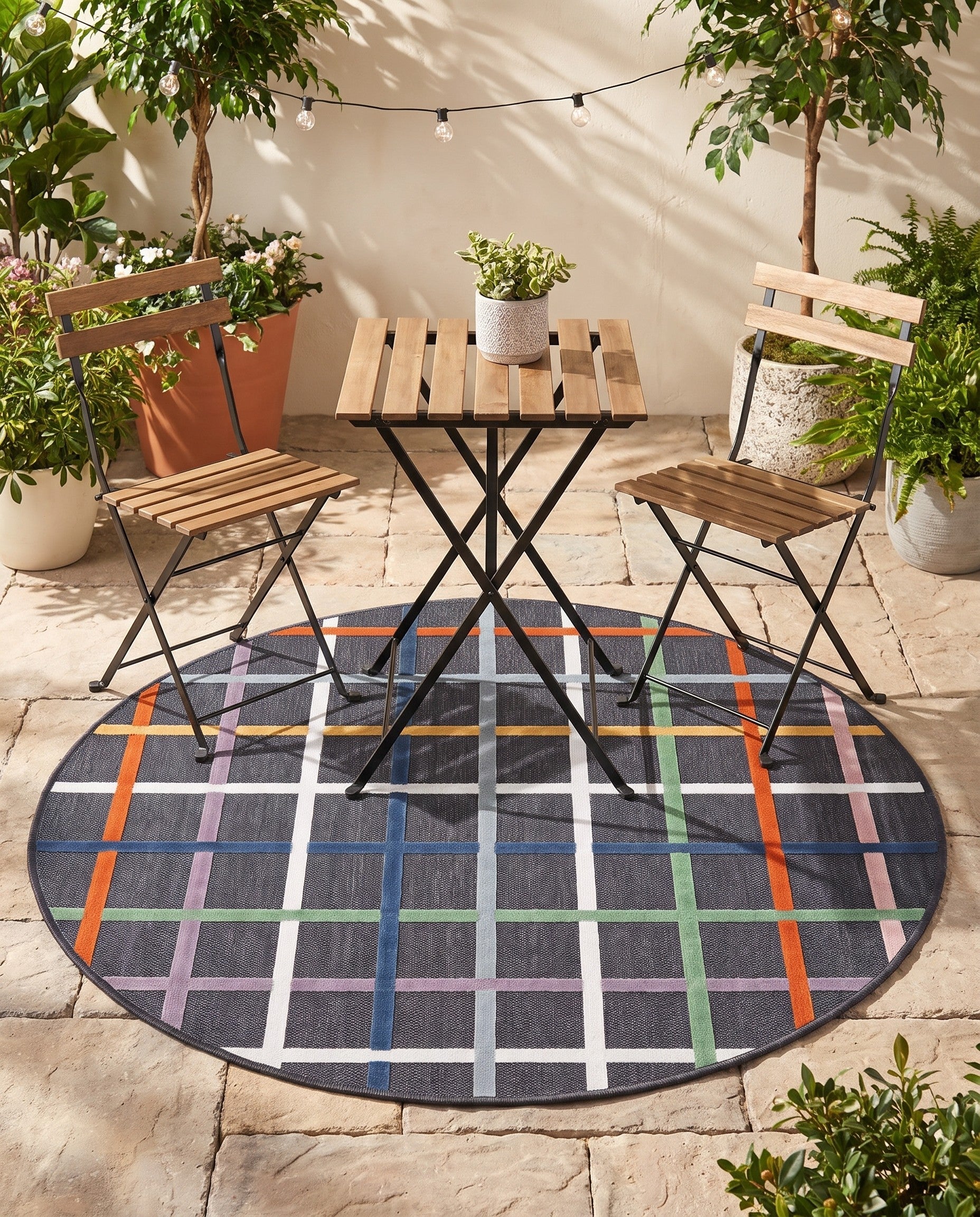 Black Easy-Clean Checkered Indoor / Outdoor Round Rug