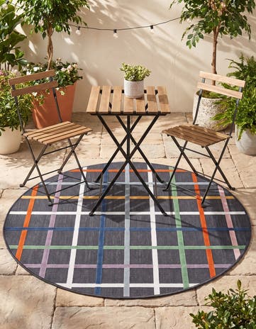 Black Easy-Clean Checkered Indoor / Outdoor Round Rug