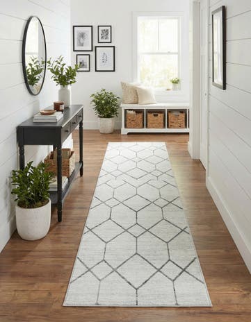 2' 7 x 13' Lattice Trellis Runner Rug