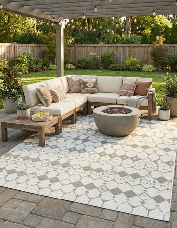 Ivory and Gray Easy-Clean Lattice Indoor / Outdoor Rug
