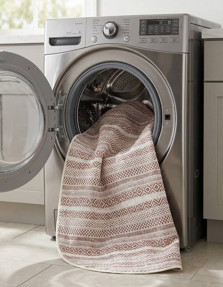 Detail image of 3' x 5' 3  Washable Striped Indoor / Outdoor Oval Rug