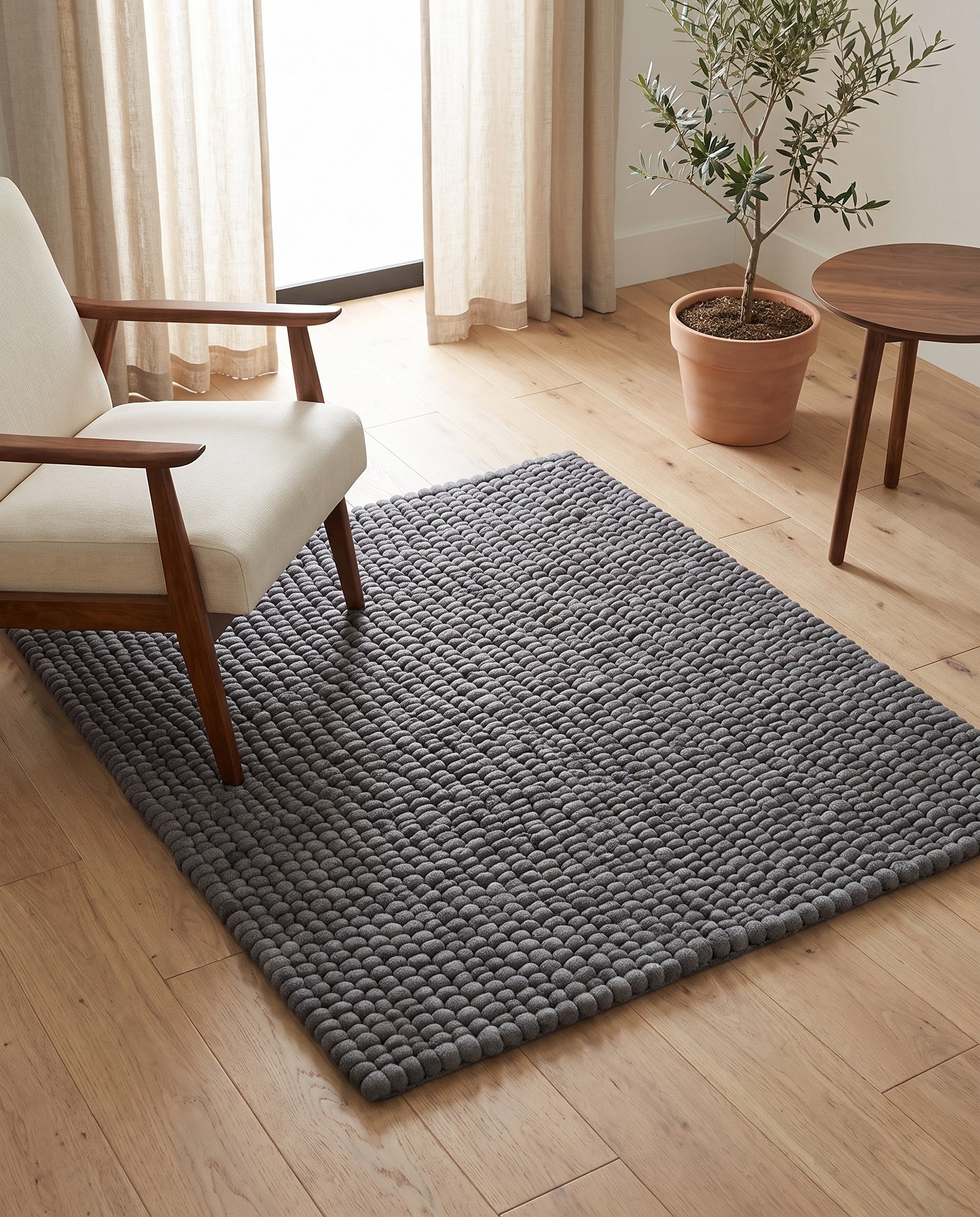 4' 1 x 6' 1 Felt Ball Wool Rug