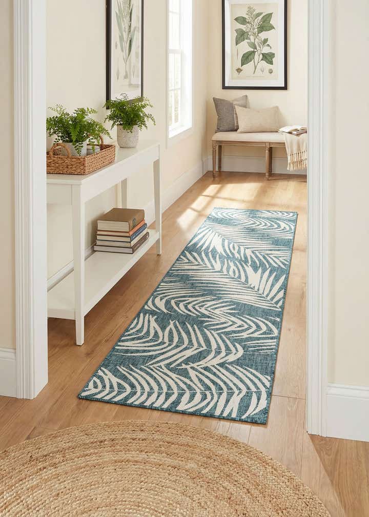 2' 7 x 10' Easy-Clean Botanical Indoor / Outdoor Runner Rug