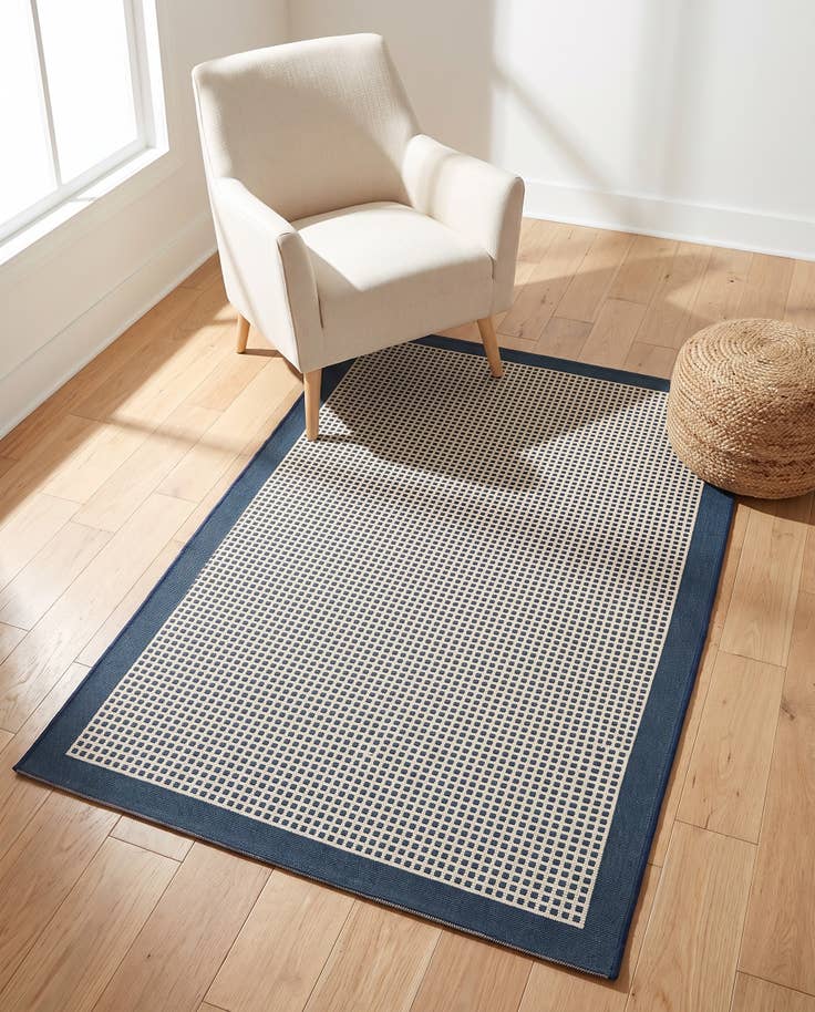 Detail image of 4' x 6' Easy-Clean Border Indoor / Outdoor Rug