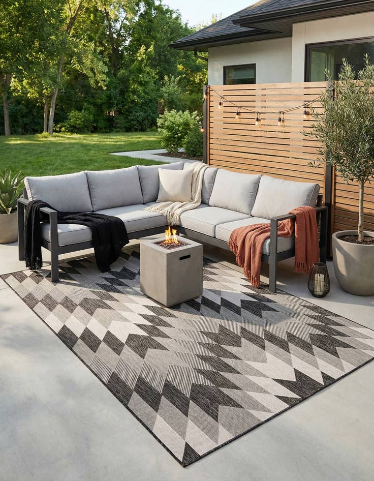 Detail image of 6' x 9' Easy-Clean Modern Indoor / Outdoor Rug
