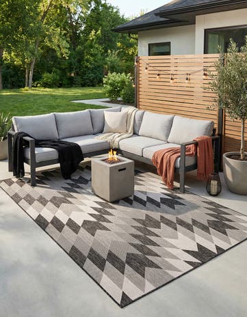 6' x 9' Easy-Clean Modern Indoor / Outdoor Rug