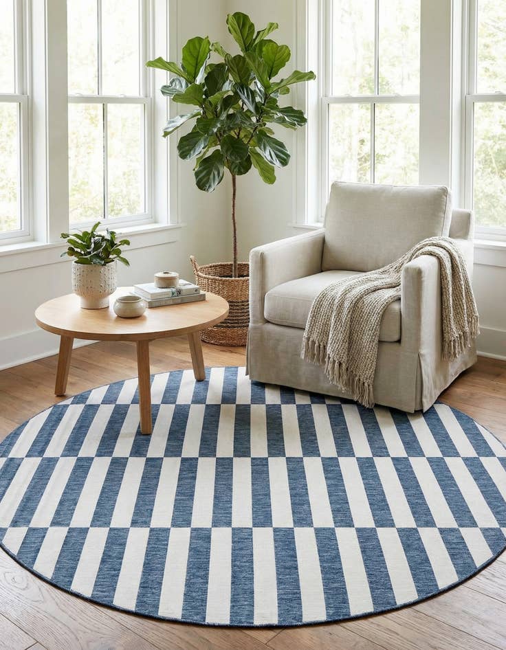 Detail image of 10' x 10'  Washable Striped Indoor / Outdoor Round Rug