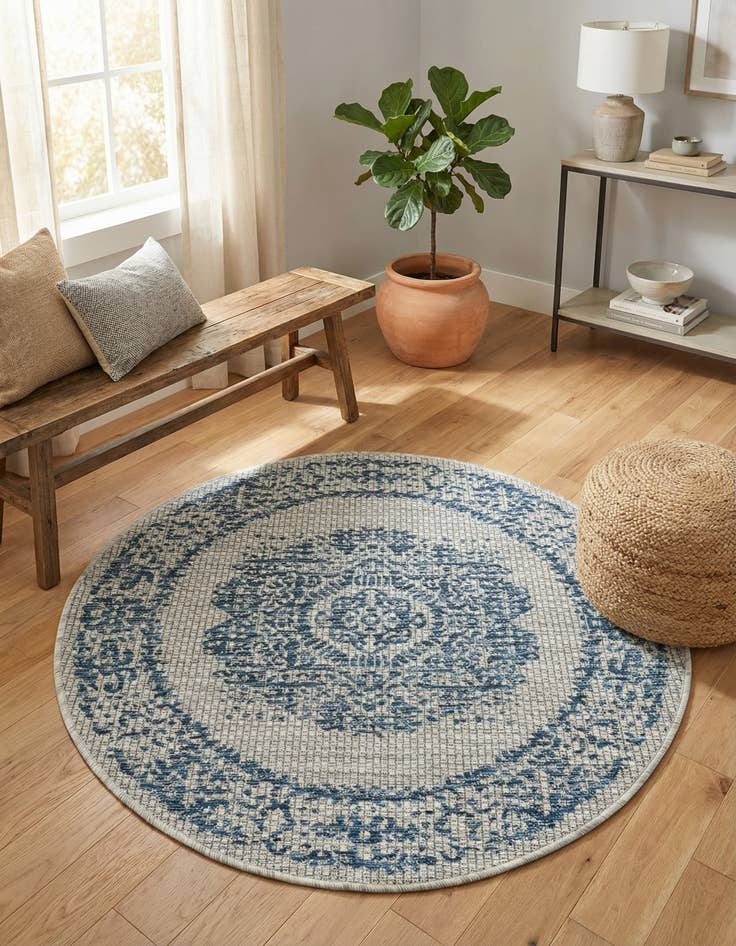 Detail image of 3' x 3'  Washable Traditional Indoor / Outdoor Round Rug