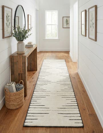 2' 7 x 10' Prismatic Runner Rug