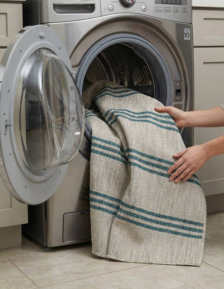 Detail image of 3' x 5' 3  Washable Jill Zarin Anguilla Indoor / Outdoor Rug