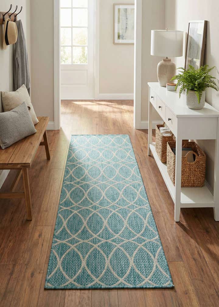 2' x 6' Easy-Clean Lattice Indoor / Outdoor Runner Rug
