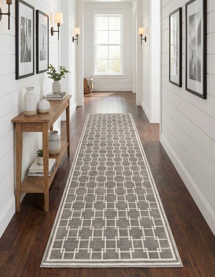 Detail image of 2' 7 x 10' Metropolitan Uptown Runner Rug