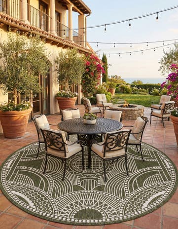 13' x 13' Easy-Clean Traditional Indoor / Outdoor Round Rug