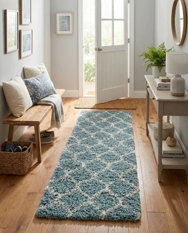  2' 7 x 10' Lattice Shag Runner Rug