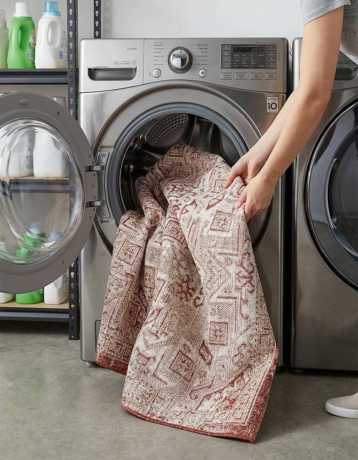 Detail image of  4' x 6'  Washable Aztec Indoor / Outdoor Rug