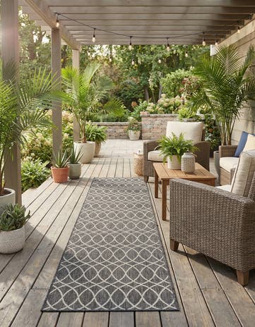 2' 7 x 10' Easy-Clean Lattice Indoor / Outdoor Runner Rug