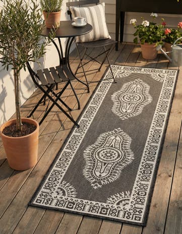 2' x 6' Easy-Clean Traditional Indoor / Outdoor Runner Rug