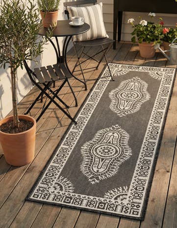 2' x 6' Easy-Clean Traditional Indoor / Outdoor Runner Rug