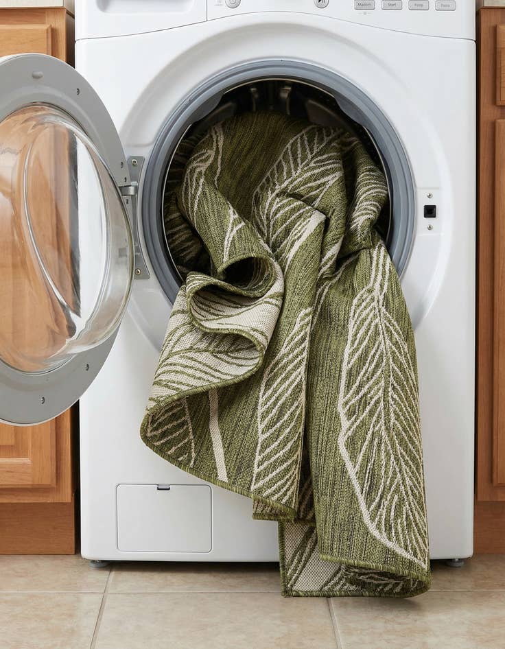 Detail image of  7' x 10'  Washable Botanical Indoor / Outdoor Rug