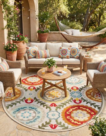 7' 10 x 7' 10 Easy-Clean Casablanca Indoor / Outdoor Round Rug