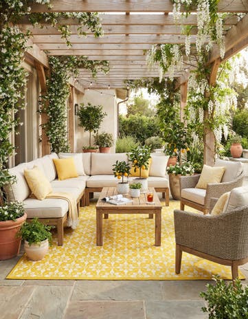 9' x 12' Easy-Clean Trellis Indoor / Outdoor Rug