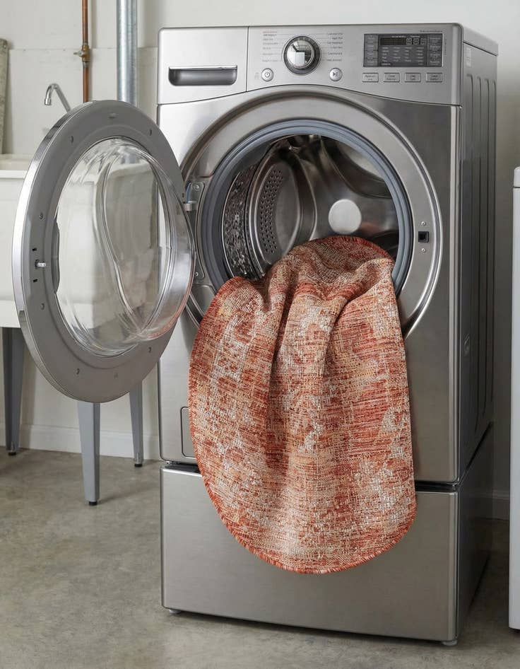 Detail image of  3' x 3'  Washable Traditional Indoor / Outdoor Round Rug