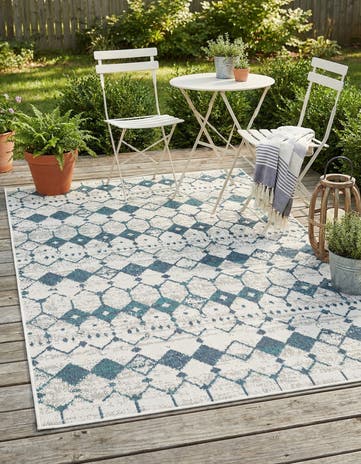 Ivory and Blue Easy-Clean Lattice Indoor / Outdoor Rug