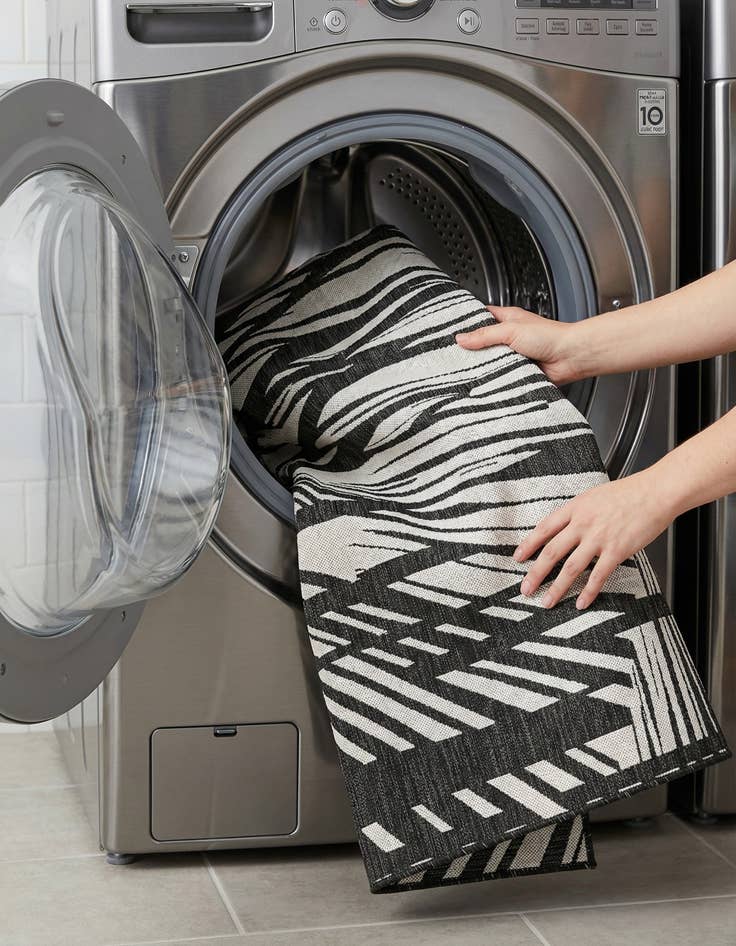 Detail image of 5' 3 x 8'  Washable Modern Indoor / Outdoor Rug