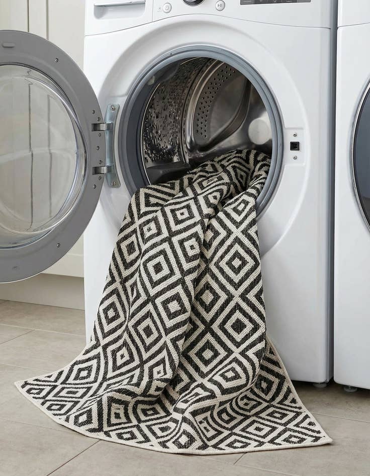 Detail image of 5' 3 x 8'  Washable Jill Zarin Costa Rica Indoor / Outdoor Rug