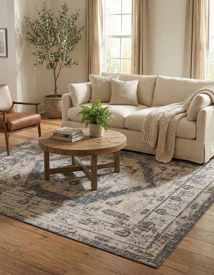 Detail image of 7' 10 x 7' 10  Washable Traditional Indoor / Outdoor Square Rug