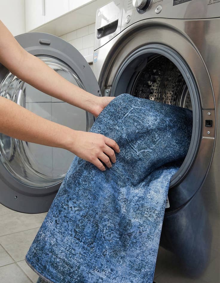 Detail image of 4' x 6'  Washable Yara Rug