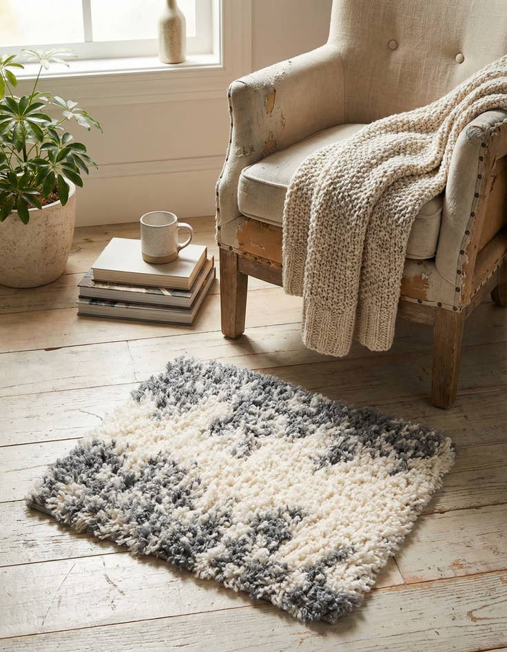 Detail image of  1' 4 x 1' 4 Serenity Shag Sample Rug