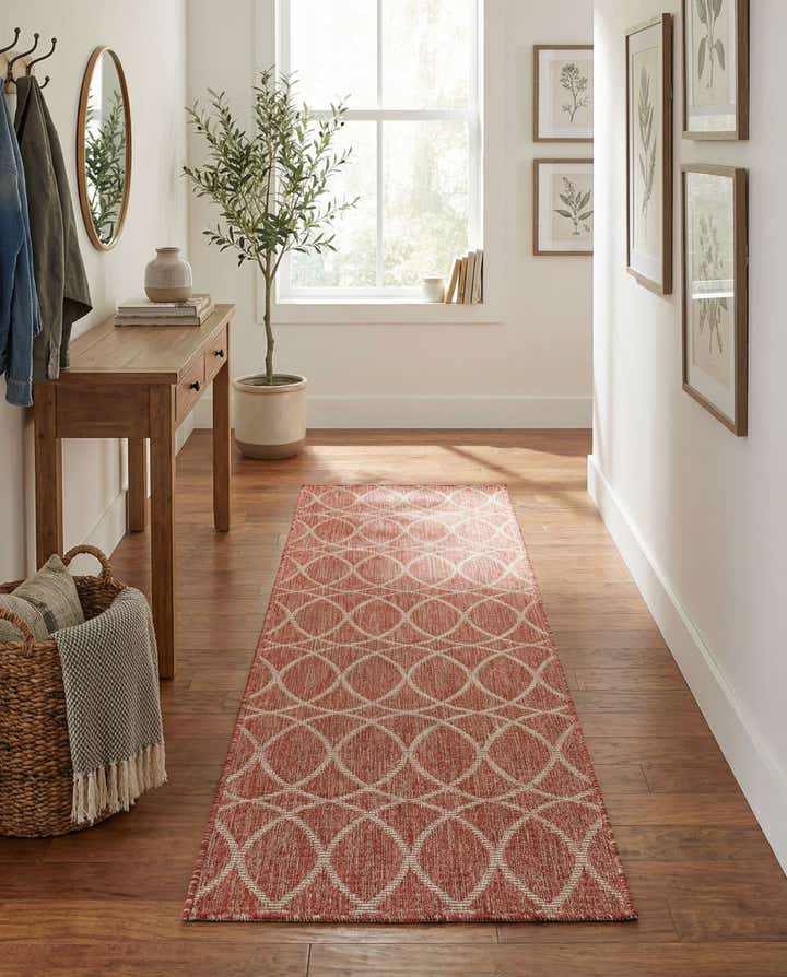 2' x 8' Easy-Clean Lattice Indoor / Outdoor Runner Rug
