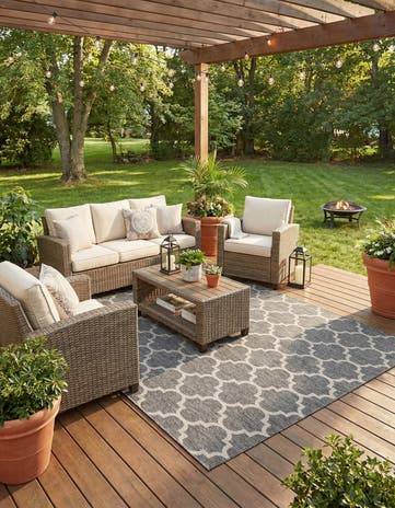 9' x 12' Easy-Clean Lattice Indoor / Outdoor Rug