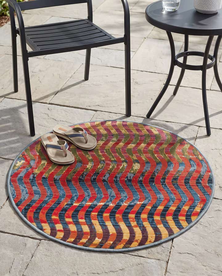 2' 7 x 2' 7 Easy-Clean Modern Indoor / Outdoor Round Rug