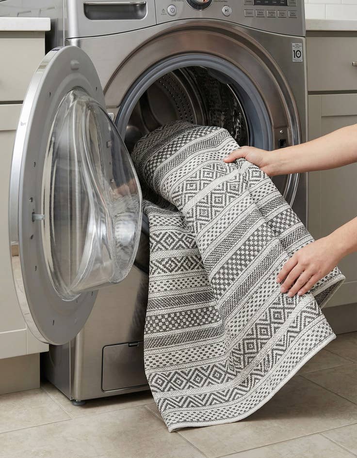 Detail image of 4' x 6'  Washable Striped Indoor / Outdoor Rug