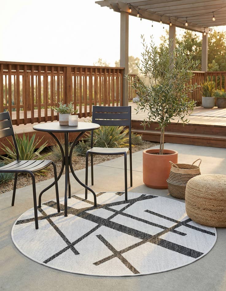 Detail image of 3' x 3'  Washable Modern Indoor / Outdoor Round Rug