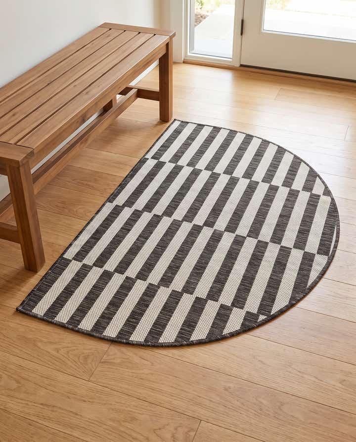 2' 7 x 4' Easy-Clean Ribbon Indoor / Outdoor Hearth Rug