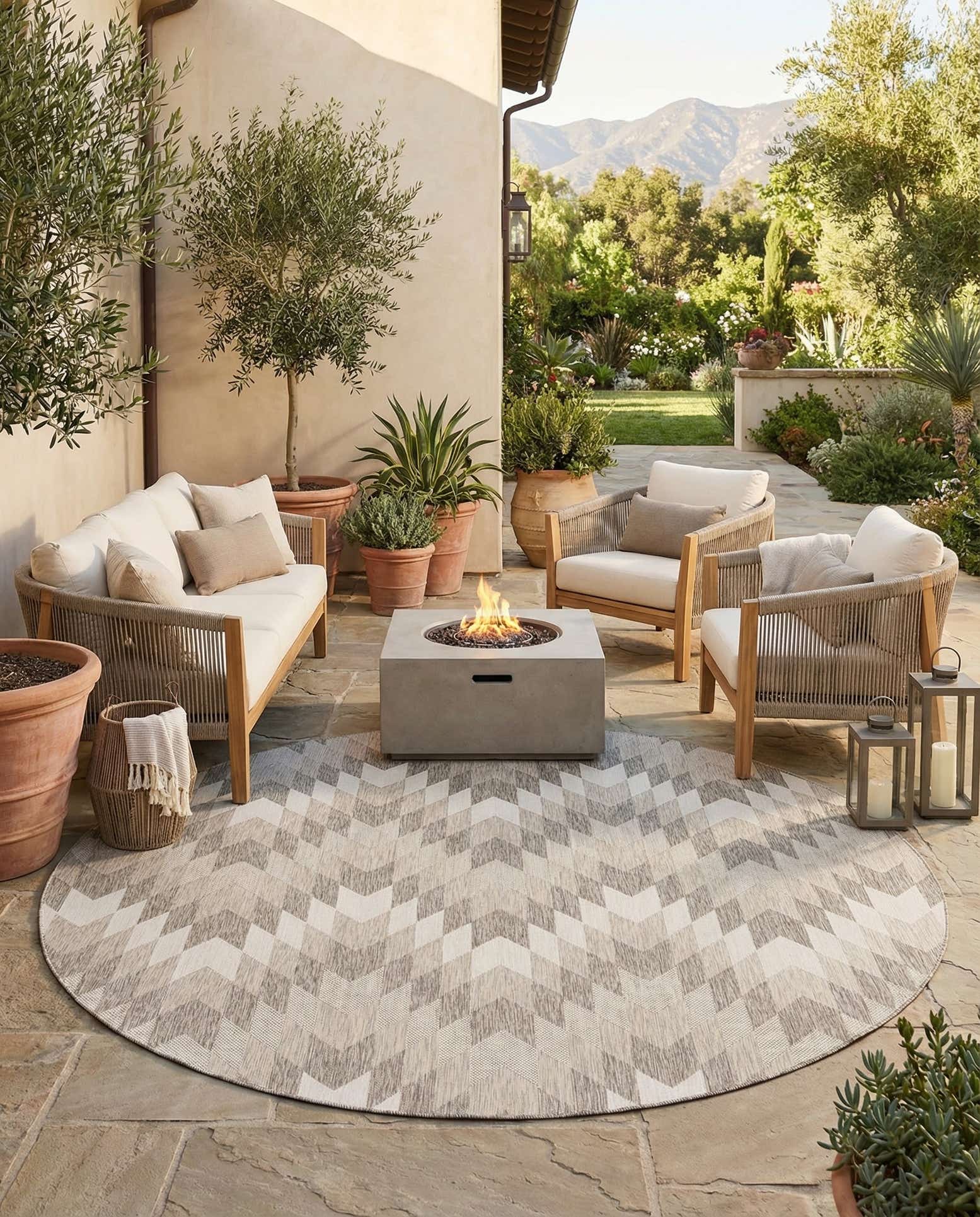 12' x 12' Easy-Clean Modern Indoor / Outdoor Round Rug