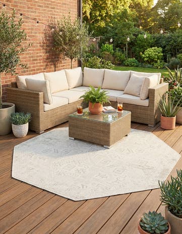 7' 10 x 7' 10 Easy-Clean Aztec Indoor / Outdoor Octagon Rug