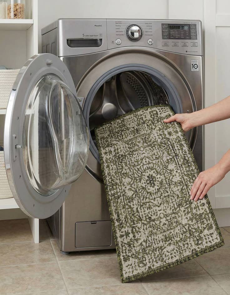 Detail image of  2' x 3'  Washable Traditional Indoor / Outdoor Rug